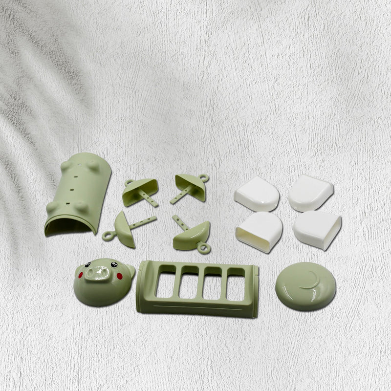 sicle mold set featuring pig shapes, suitable for homemade ice candy.